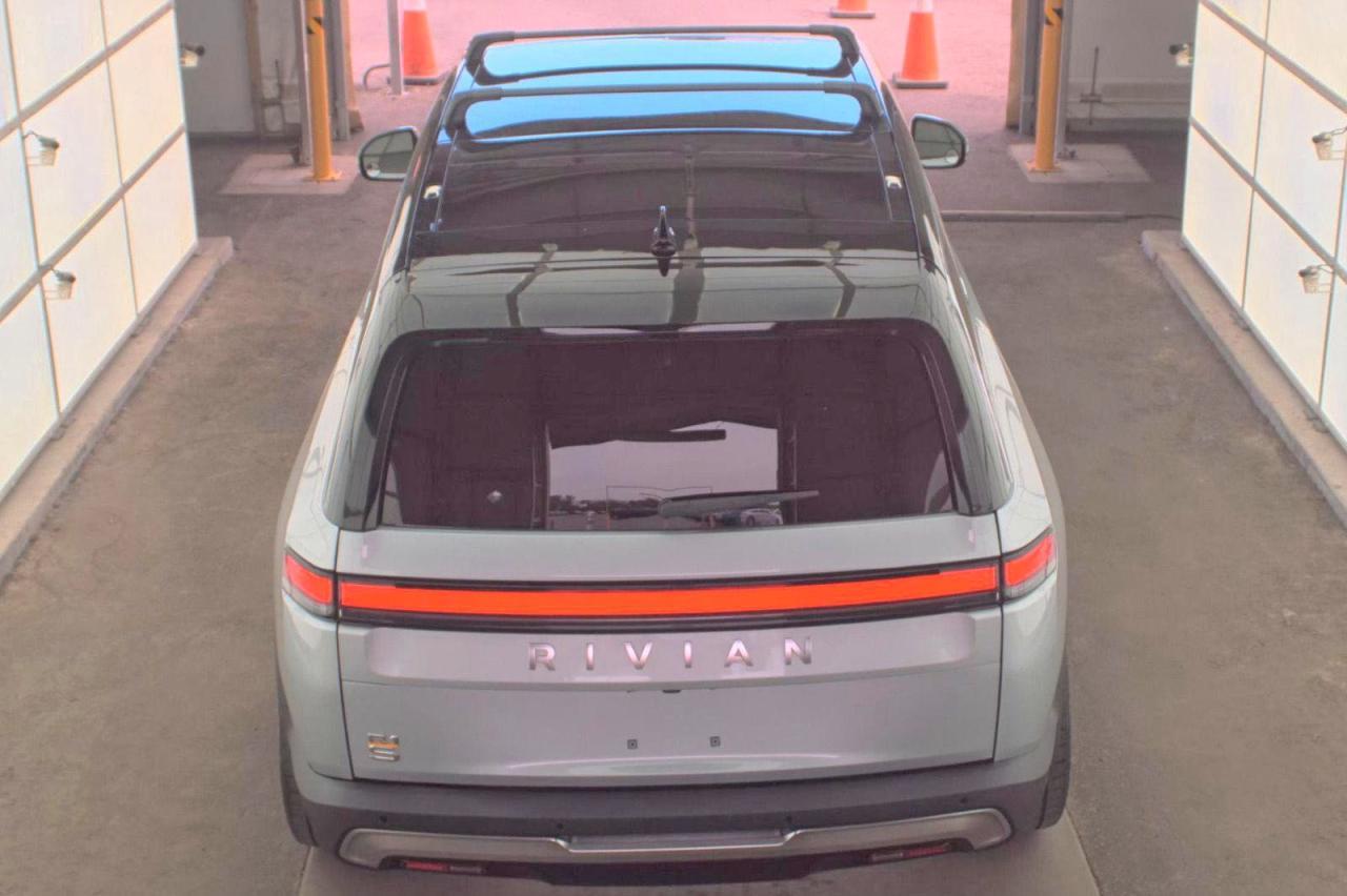 RIVIAN R1S
