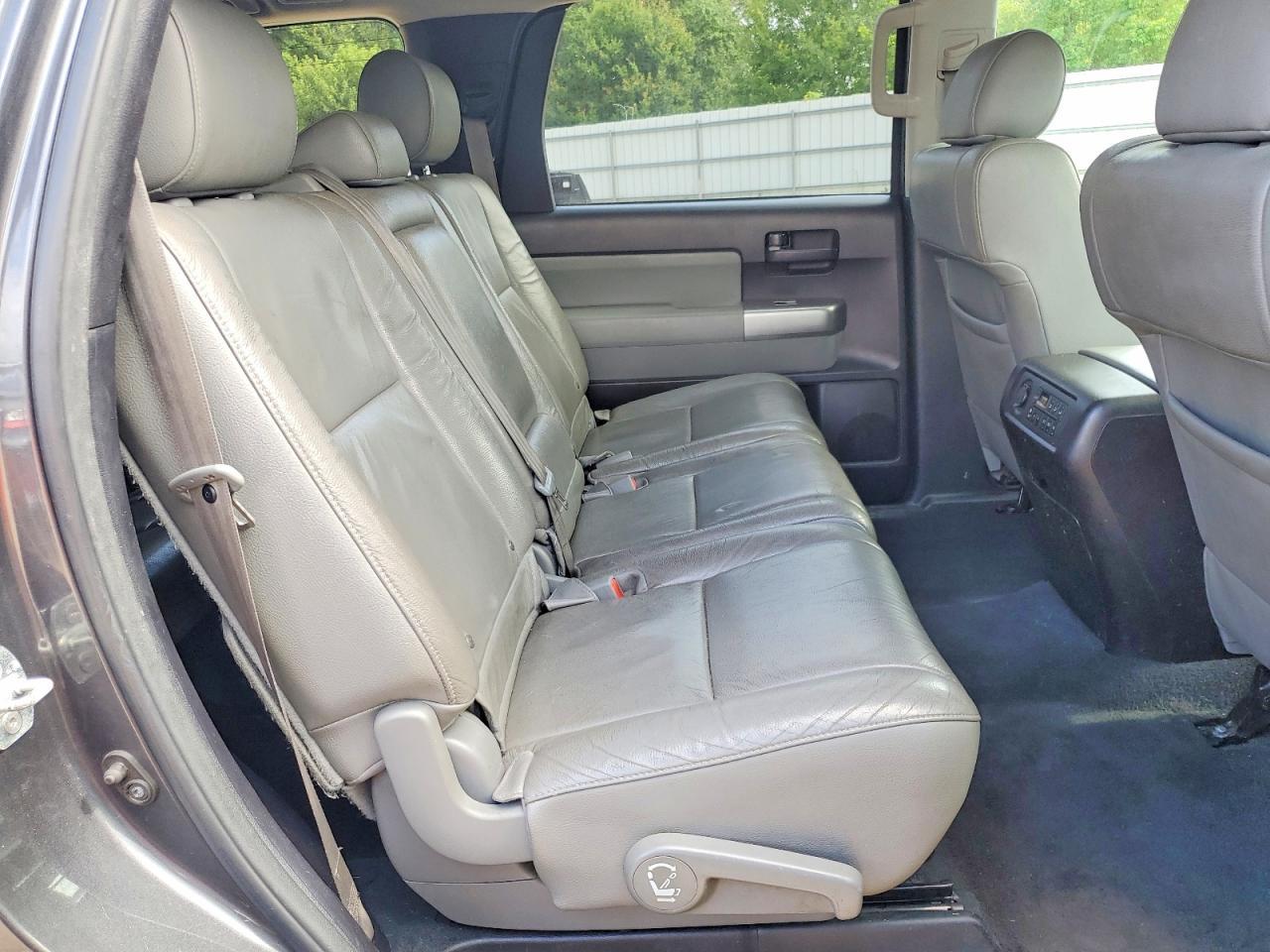 2019 TOYOTA SEQUOIA — фото 11