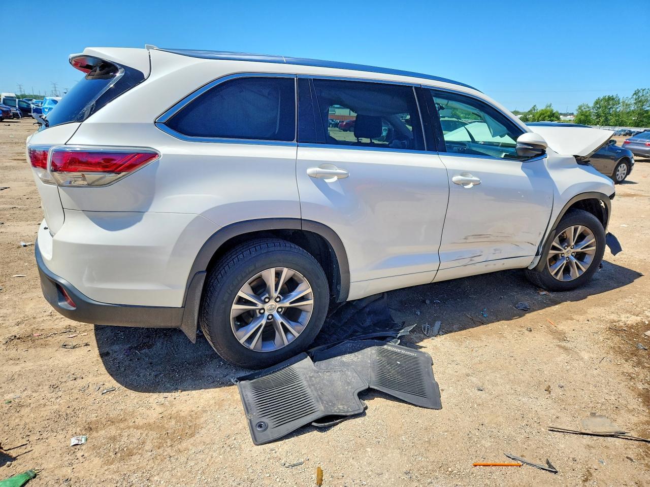 2015 TOYOTA HIGHLANDER — фото 3