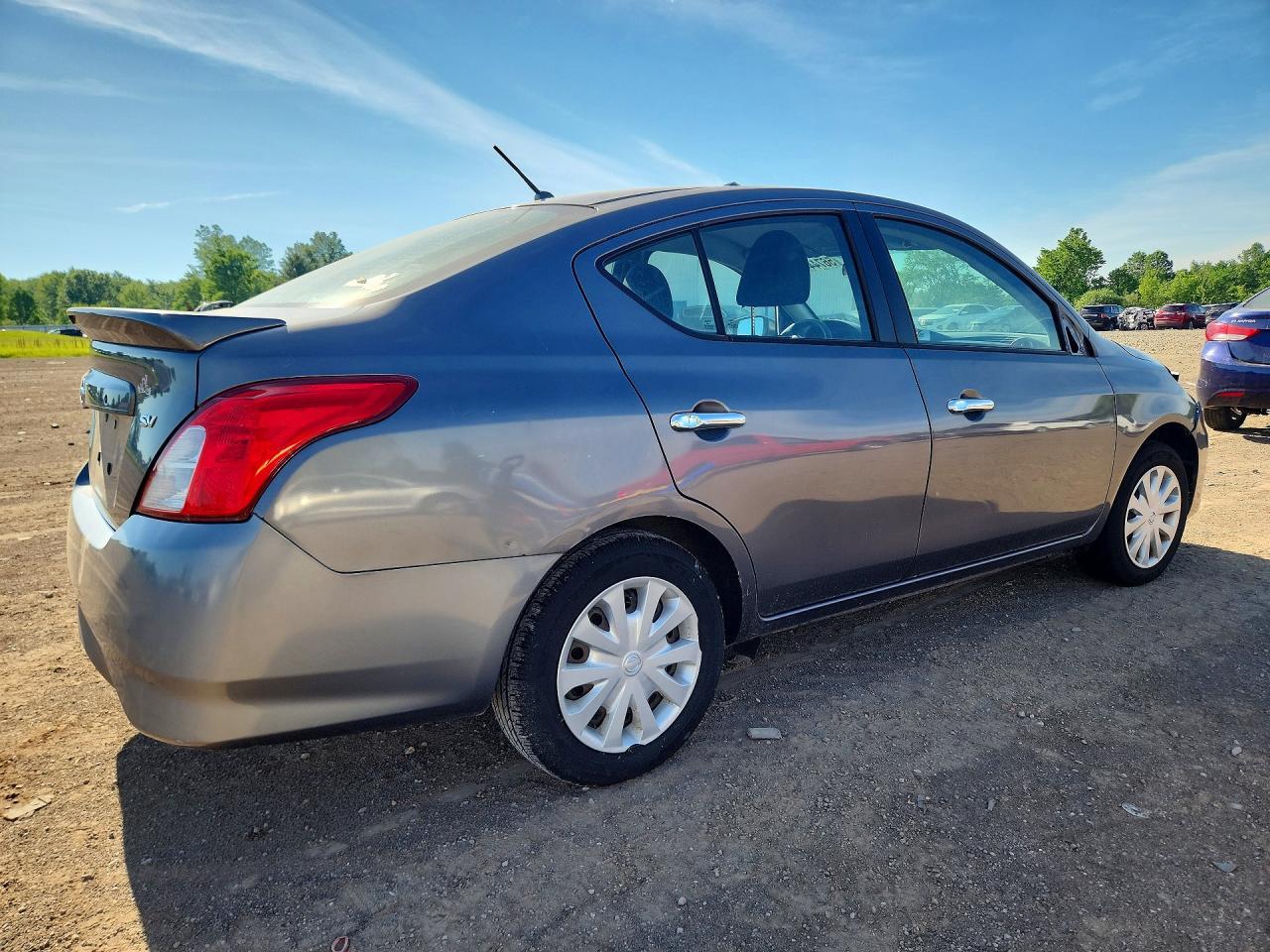 2017 NISSAN VERSA — фото 3