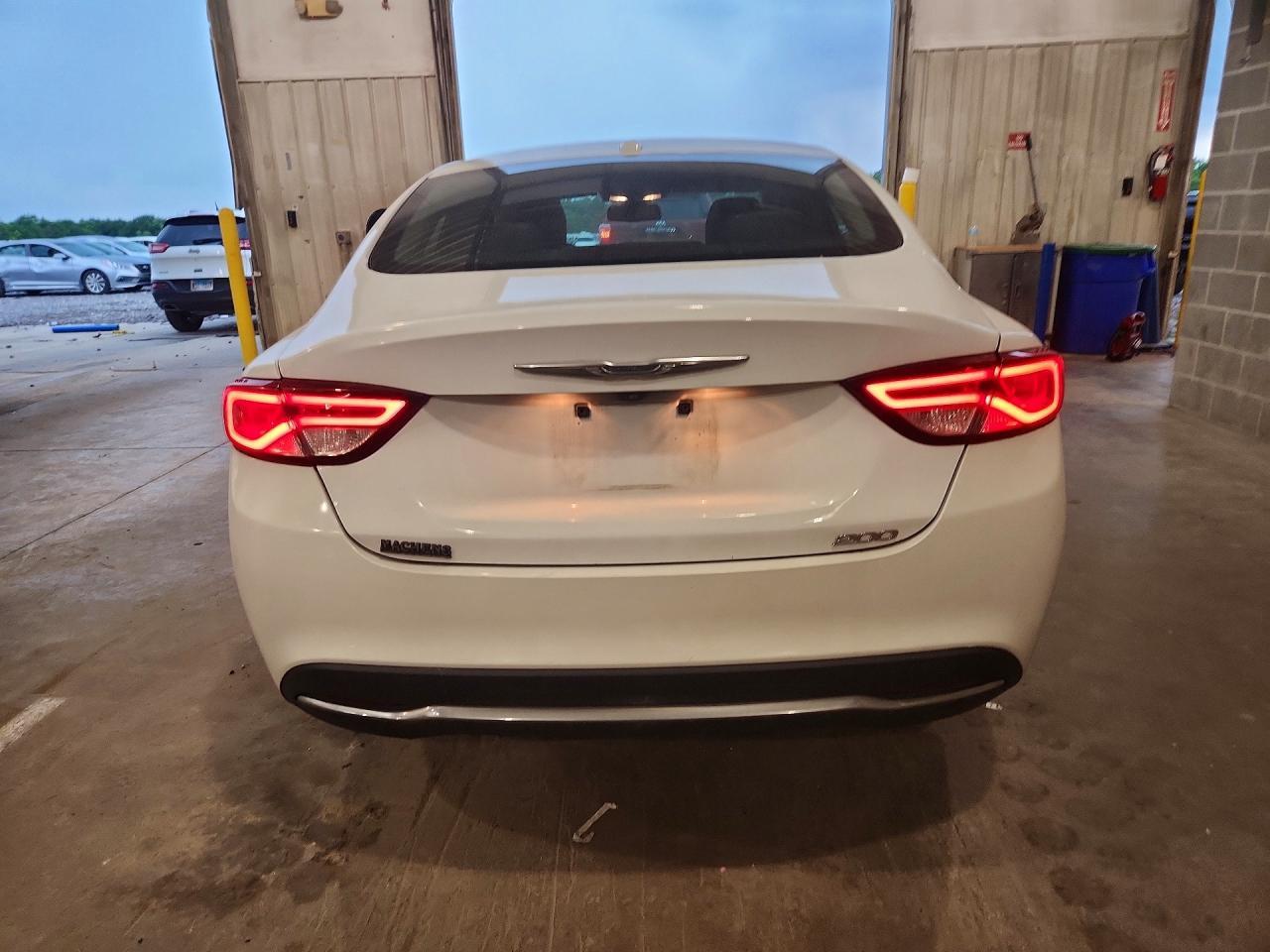 2015 CHRYSLER 200 — фото 6