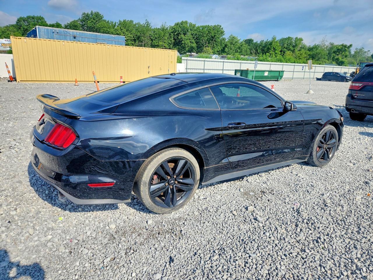 FORD MUSTANG