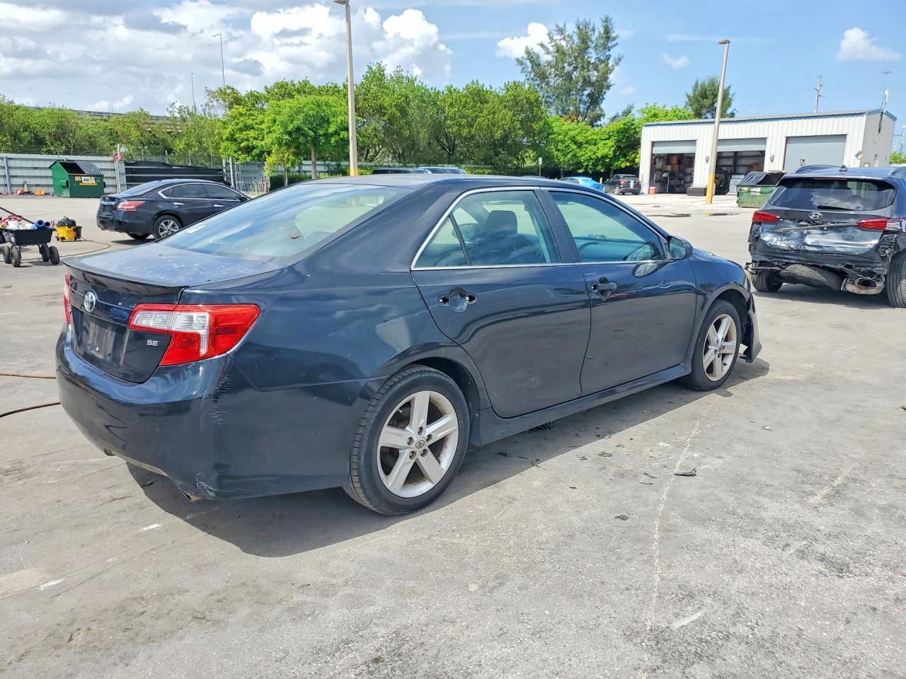 TOYOTA CAMRY