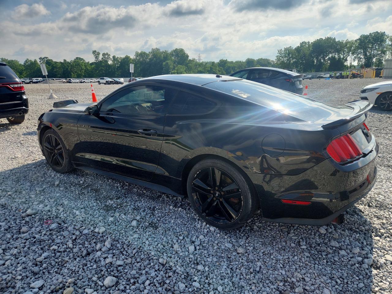 FORD MUSTANG