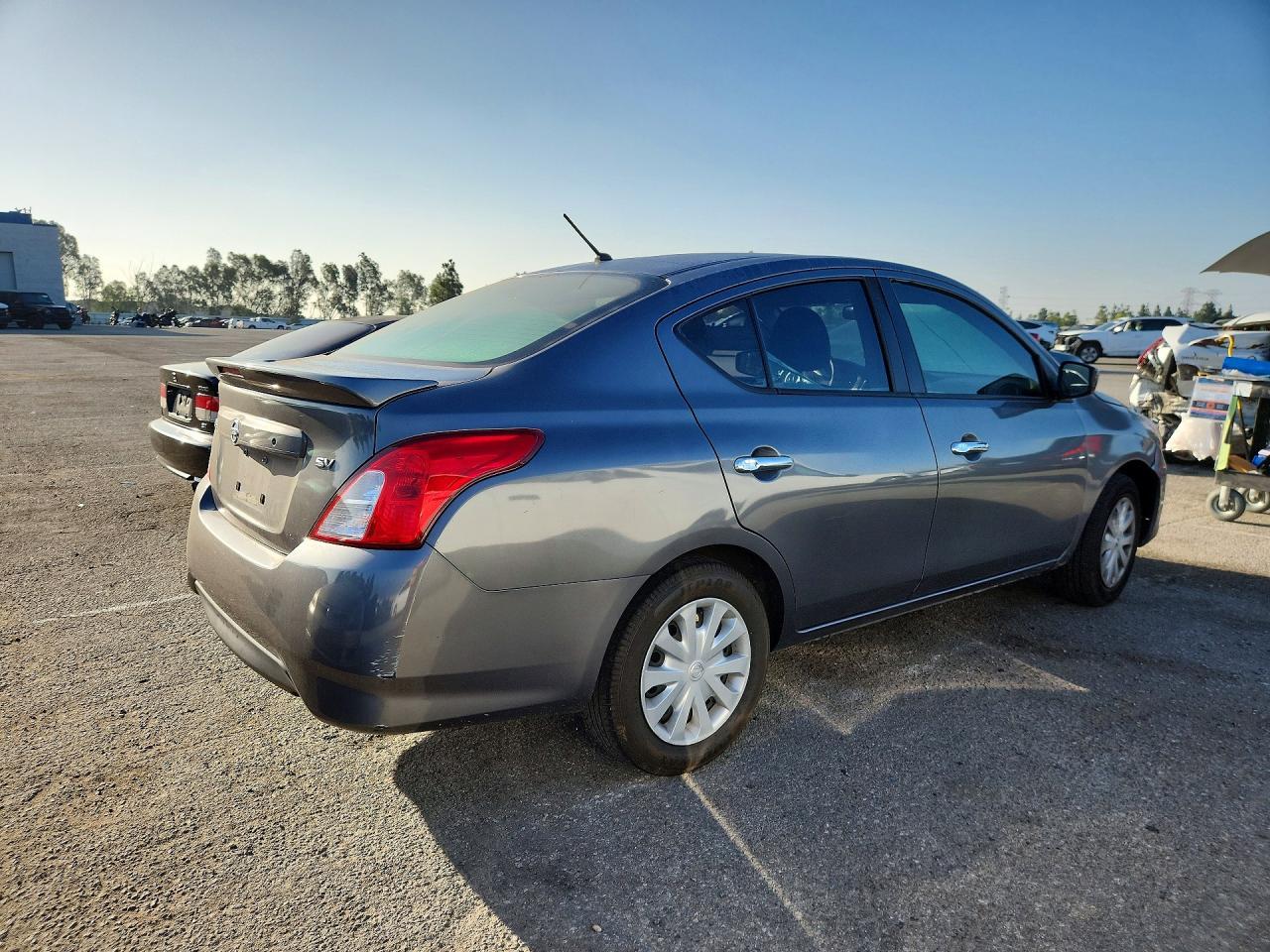 2018 NISSAN VERSA — фото 3