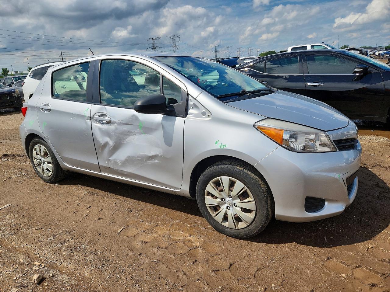 2012 TOYOTA YARIS — фото 4