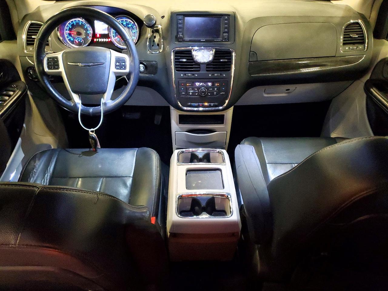 2016 CHRYSLER TOWN & COUNTRY — фото 8