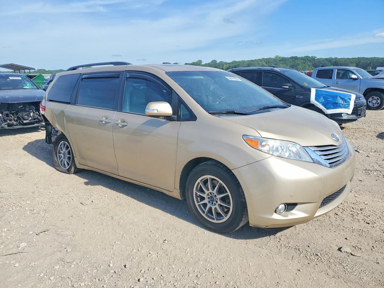 2014 TOYOTA SIENNA — фото 4