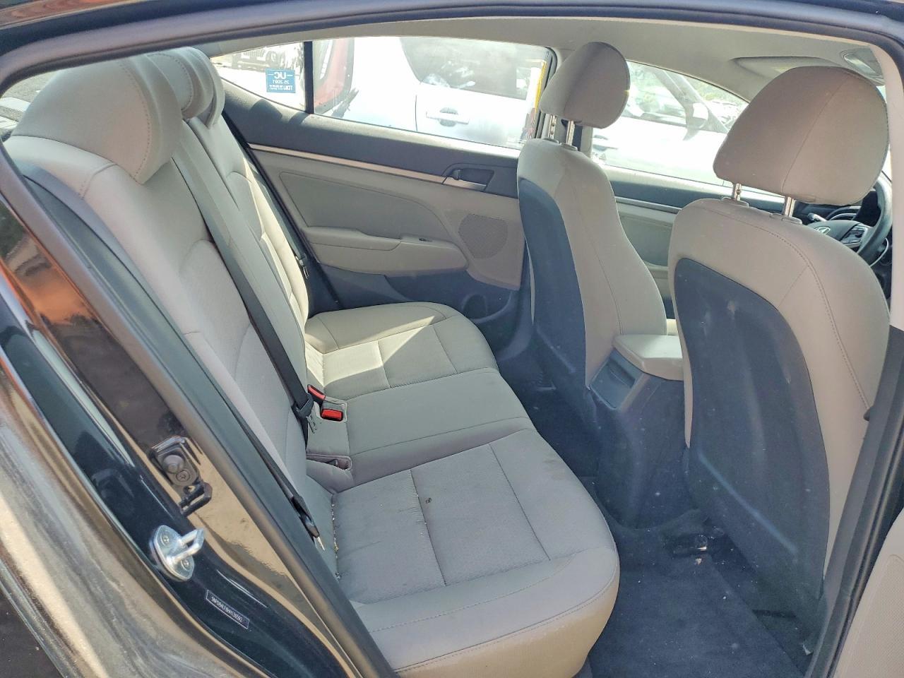 2017 HYUNDAI ELANTRA — фото 10