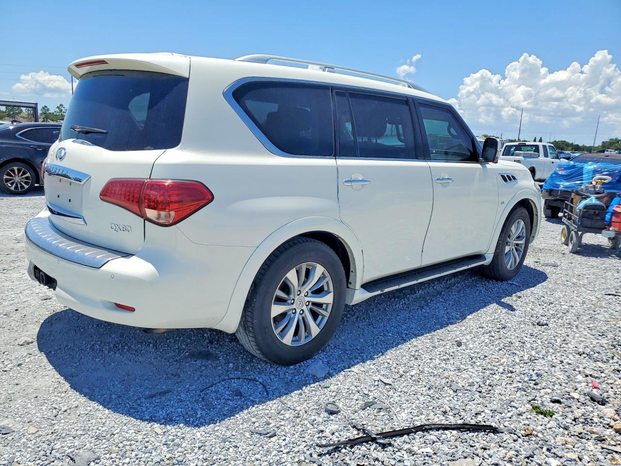 2016 INFINITI QX80 — фото 3