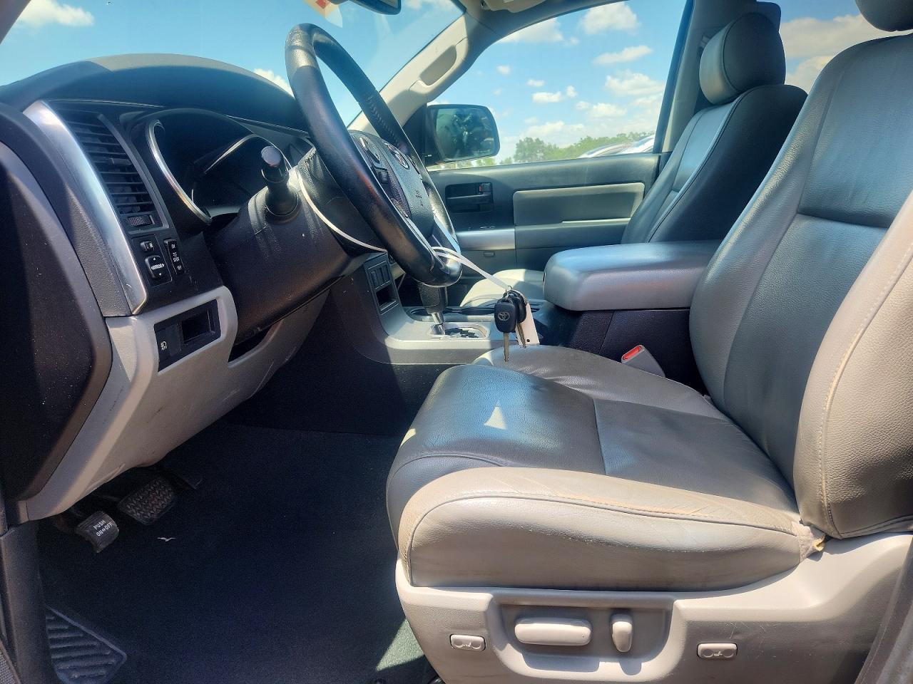 2019 TOYOTA SEQUOIA — фото 7
