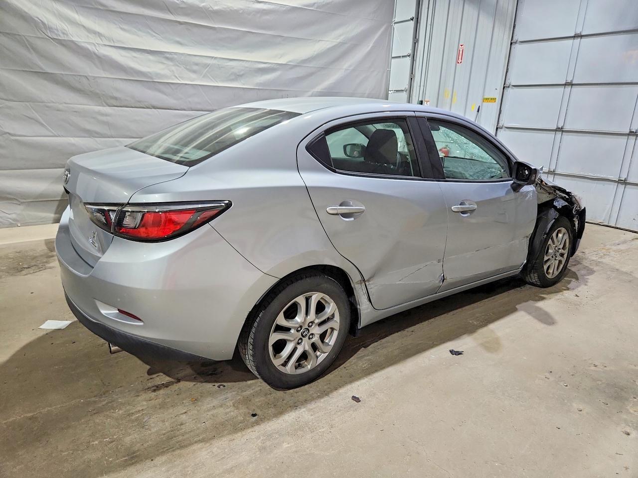 2017 TOYOTA YARIS — фото 3