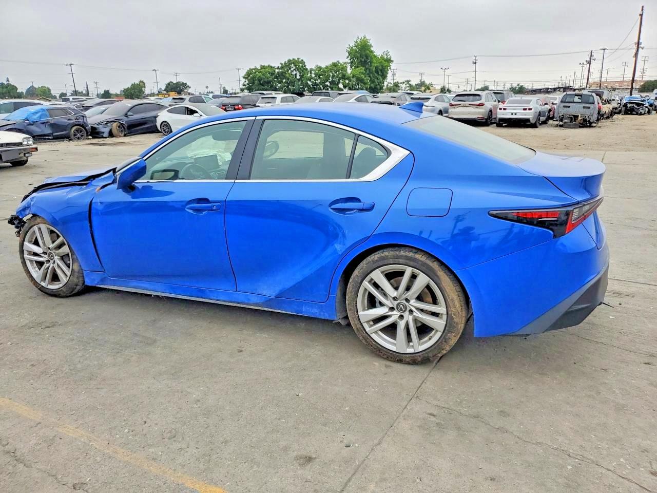 2021 LEXUS IS 300 — фото 2