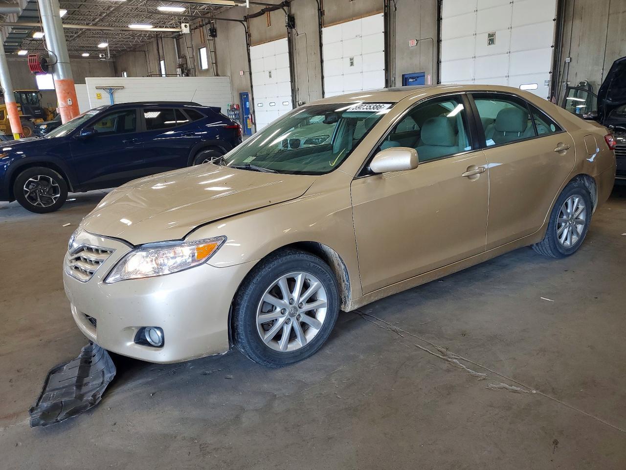 2011 TOYOTA CAMRY — фото 1