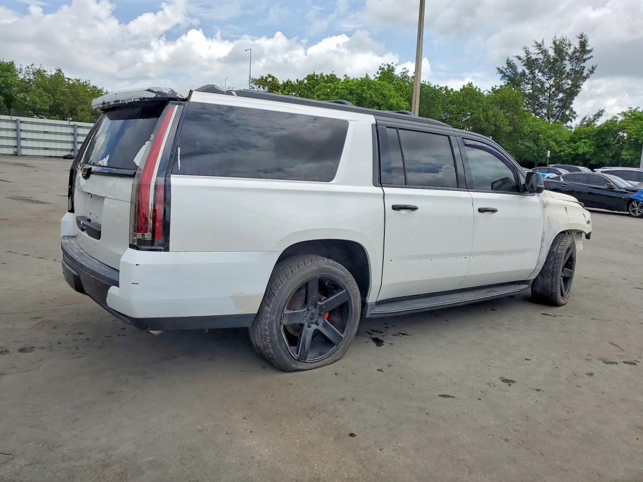 2016 CADILLAC ESCALADE — фото 3