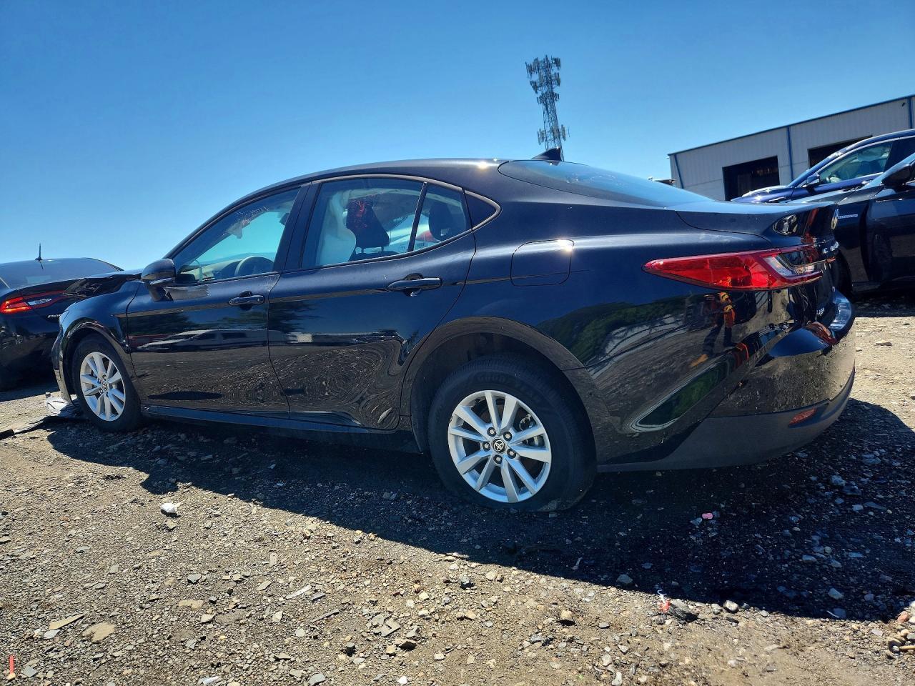 2026 TOYOTA CAMRY HYBRID — фото 2