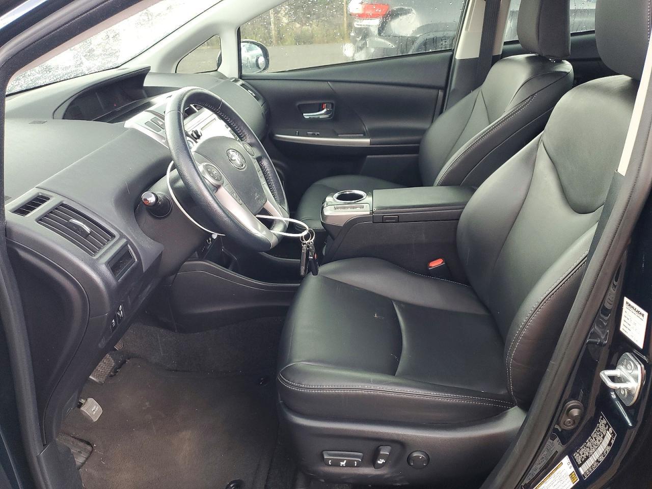 2017 TOYOTA PRIUS V — фото 7