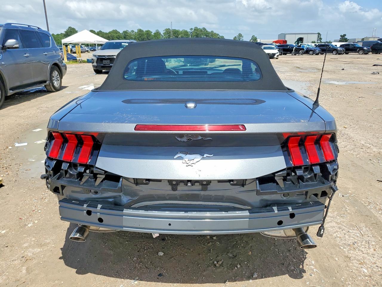FORD MUSTANG