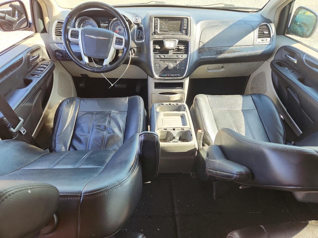 CHRYSLER TOWN & COUNTRY