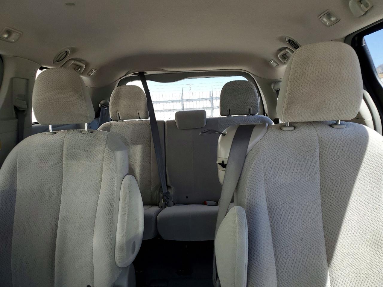 2011 TOYOTA SIENNA — фото 10