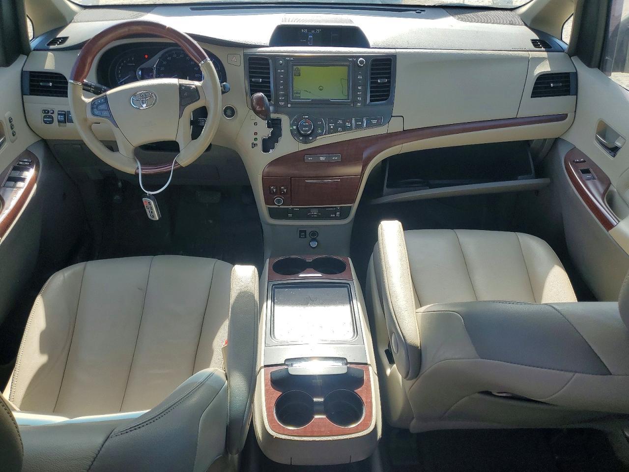 2014 TOYOTA SIENNA — фото 8