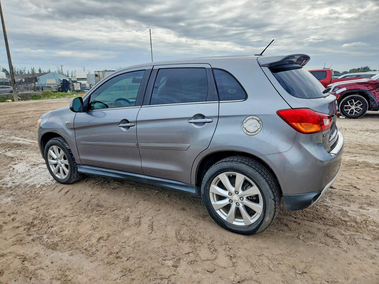 MITSUBISHI OUTLANDER SPORT