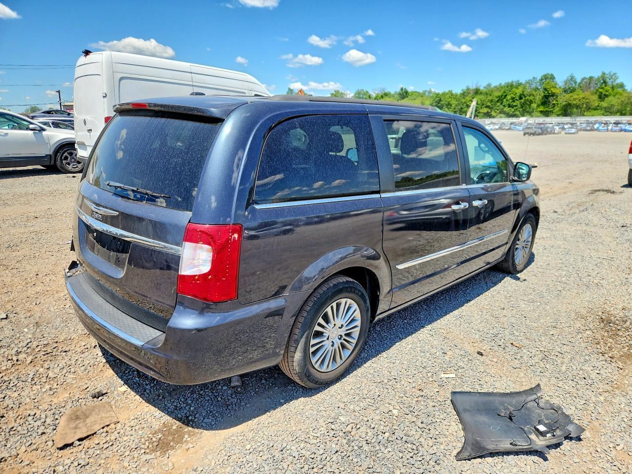CHRYSLER TOWN & COUNTRY