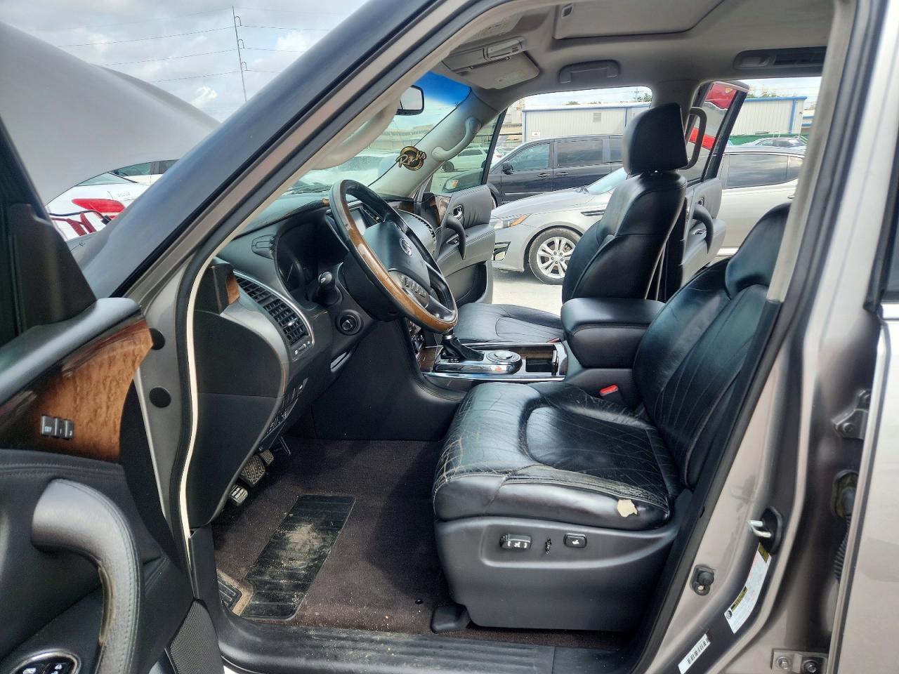 INFINITI QX56