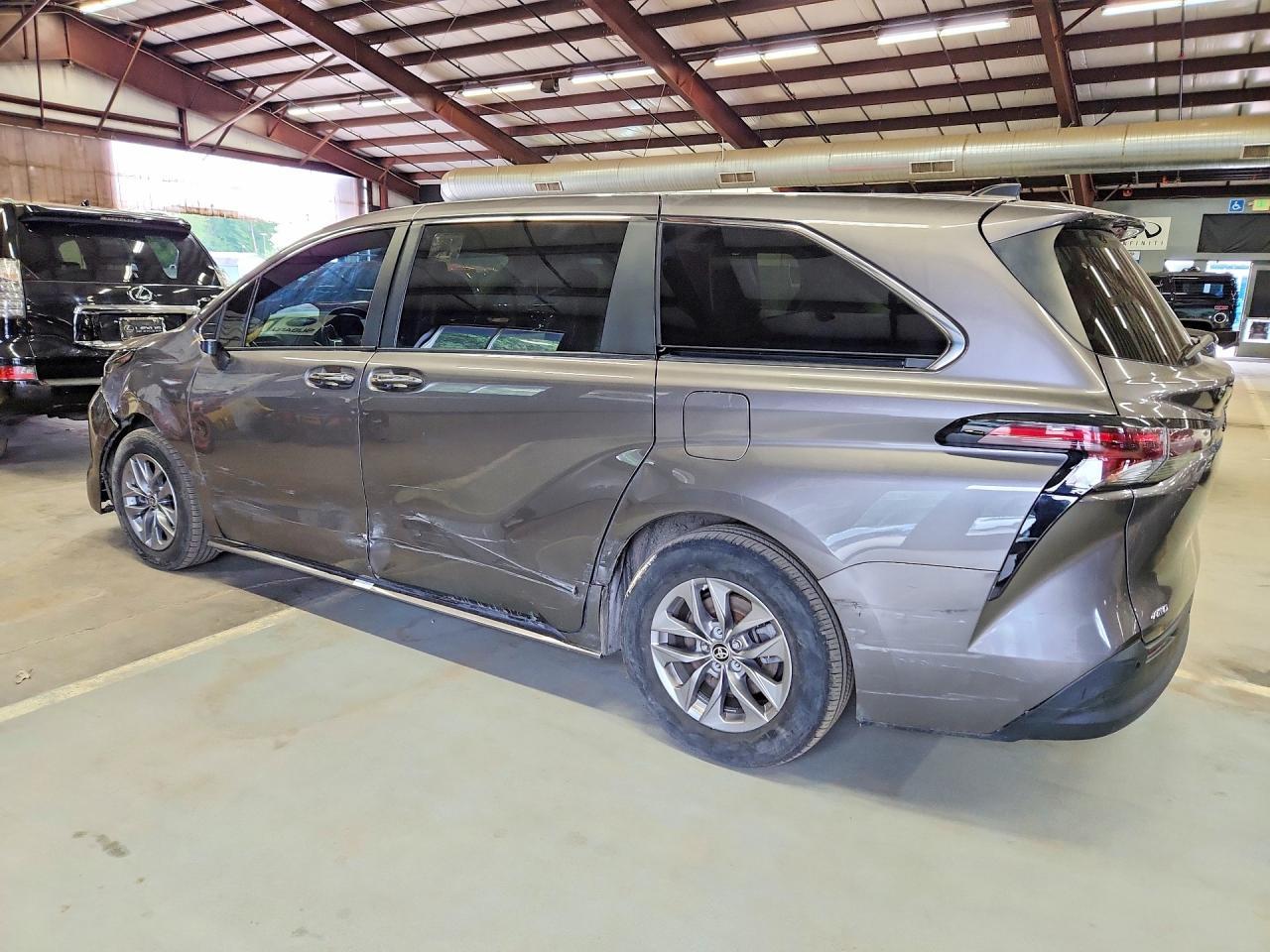 2024 TOYOTA SIENNA — фото 2