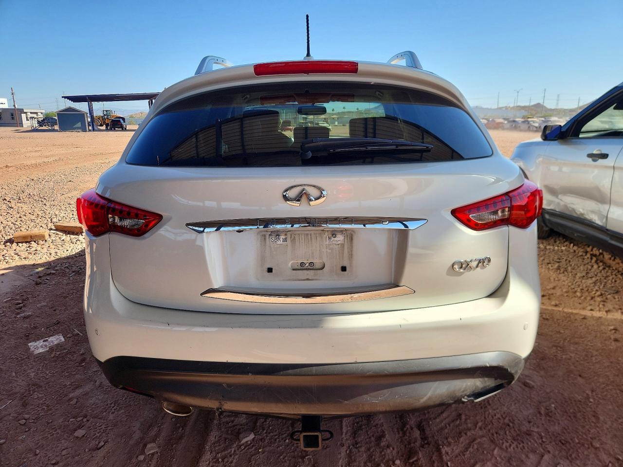 2016 INFINITI QX70 — фото 6