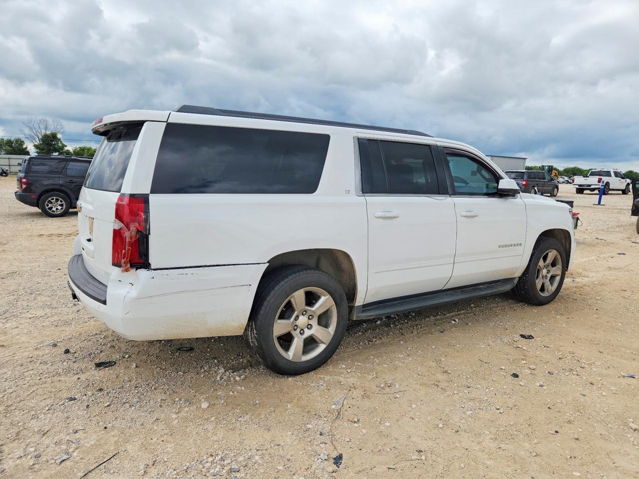 2016 CHEVROLET SUBURBAN — фото 3