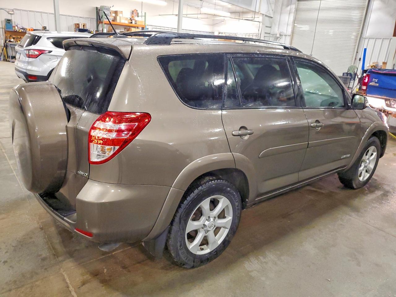 2012 TOYOTA RAV4 — фото 3