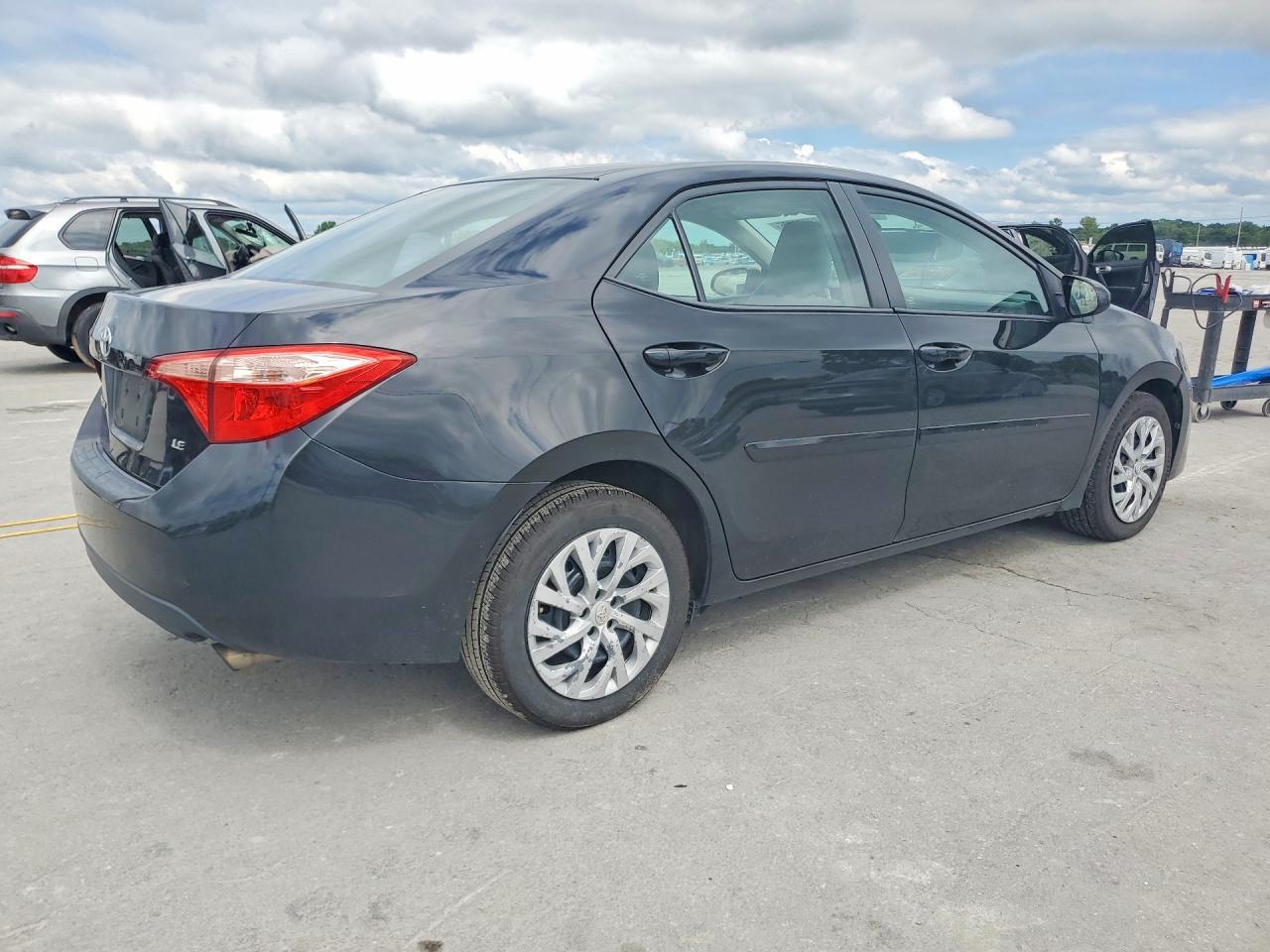 2017 TOYOTA COROLLA — фото 3