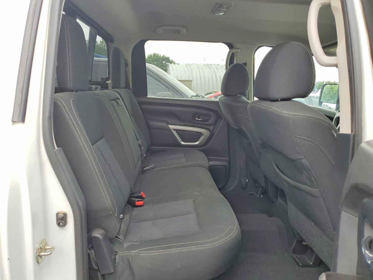 2016 NISSAN TITAN — фото 10