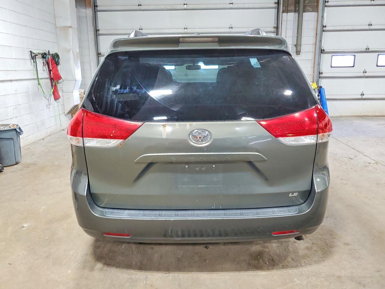 2012 TOYOTA SIENNA — фото 6