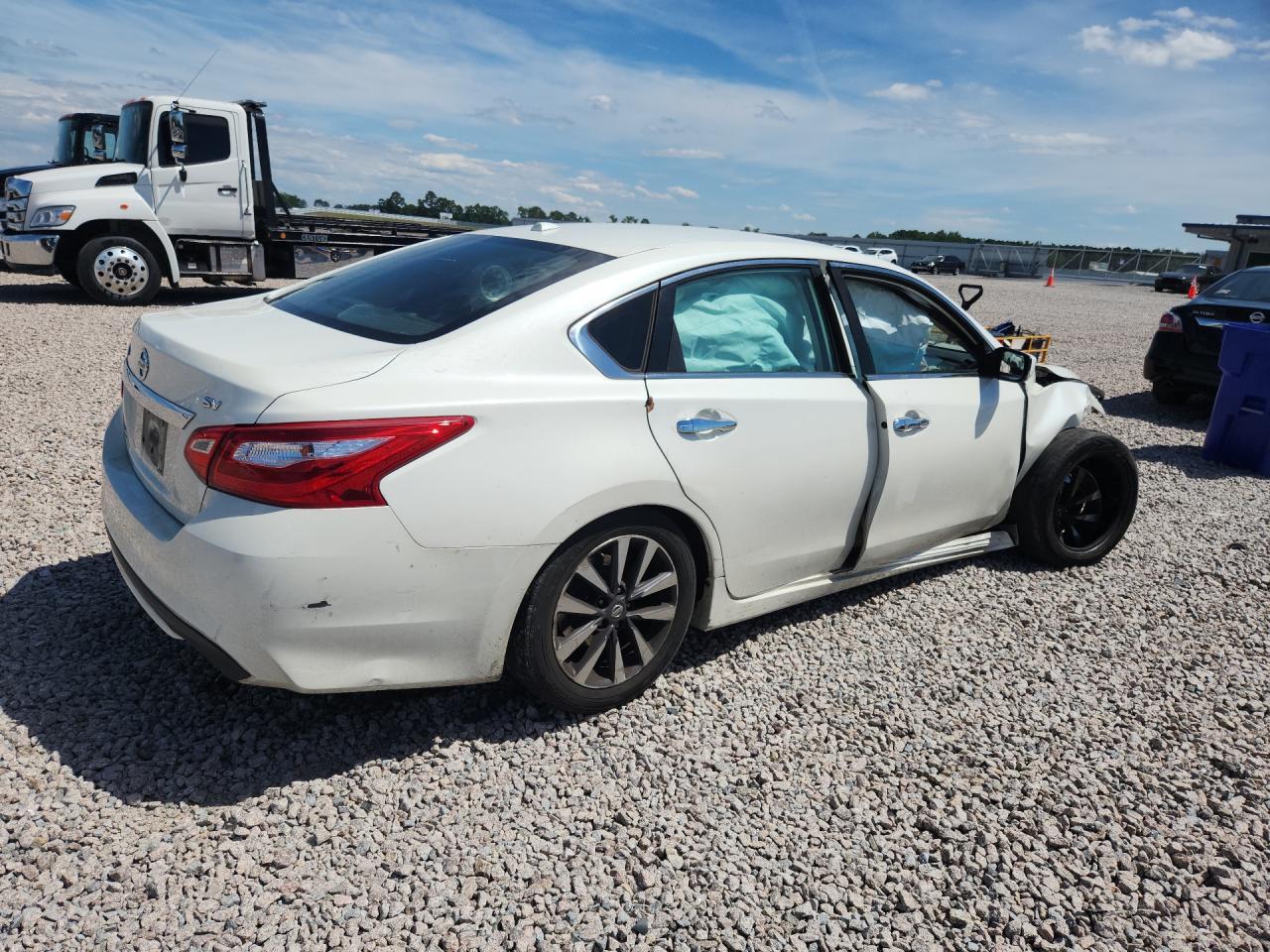 2017 NISSAN ALTIMA — фото 3