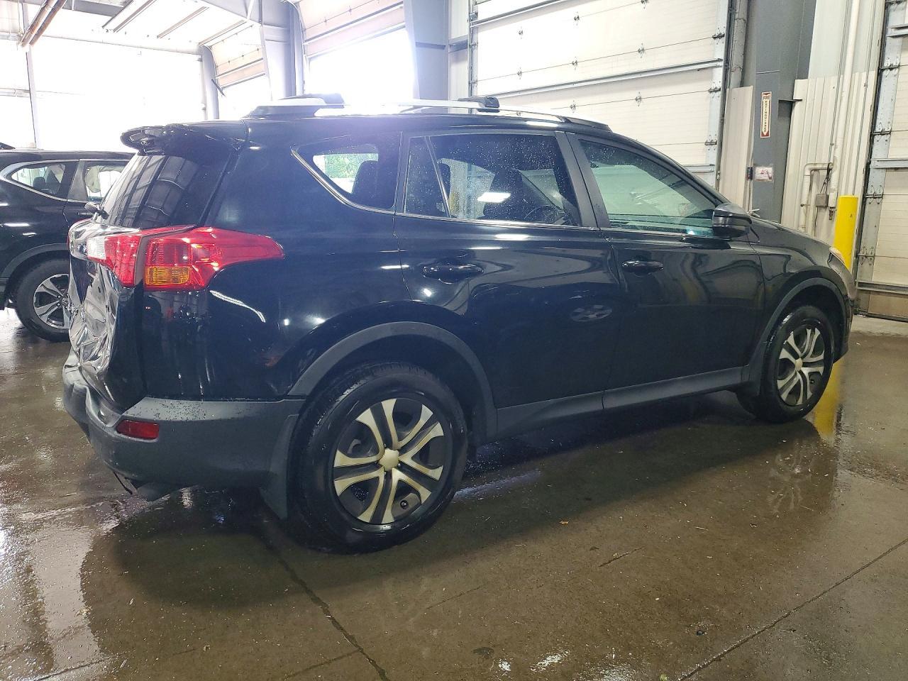 2015 TOYOTA RAV4 — фото 3