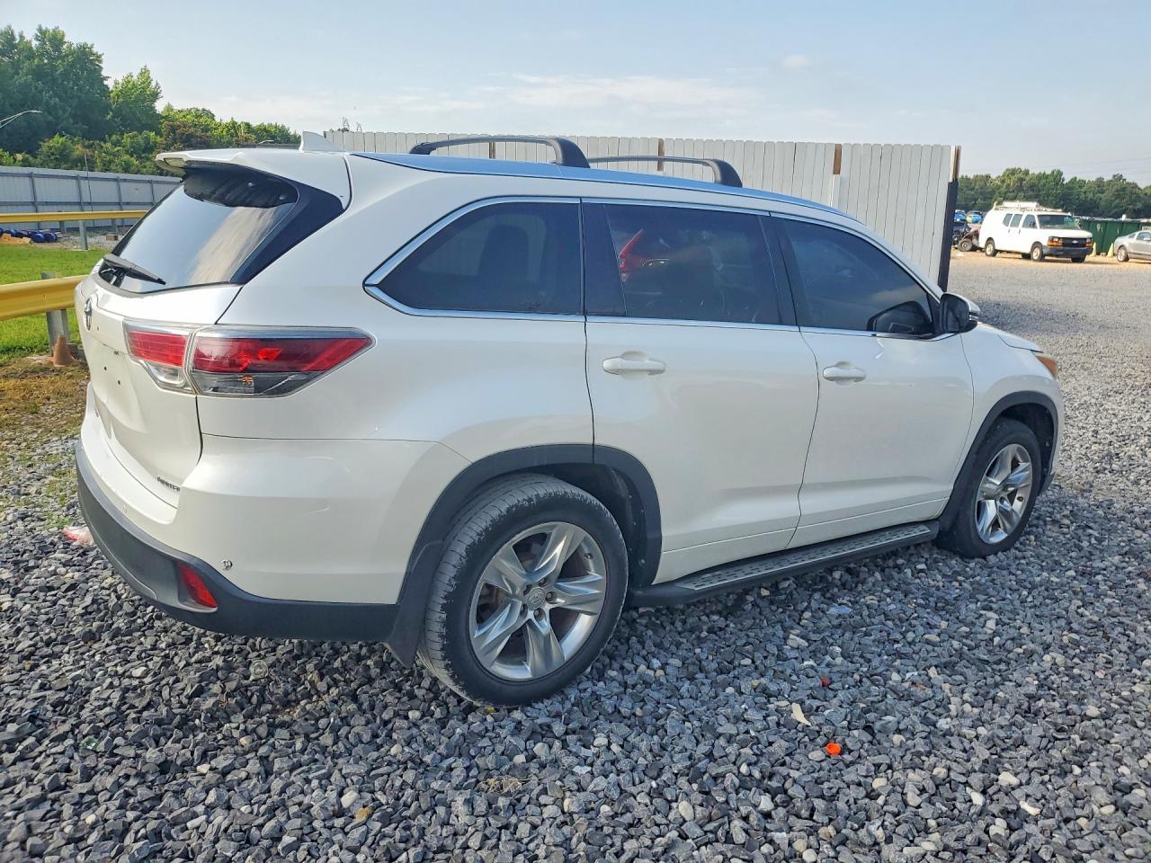 2015 TOYOTA HIGHLANDER — фото 3