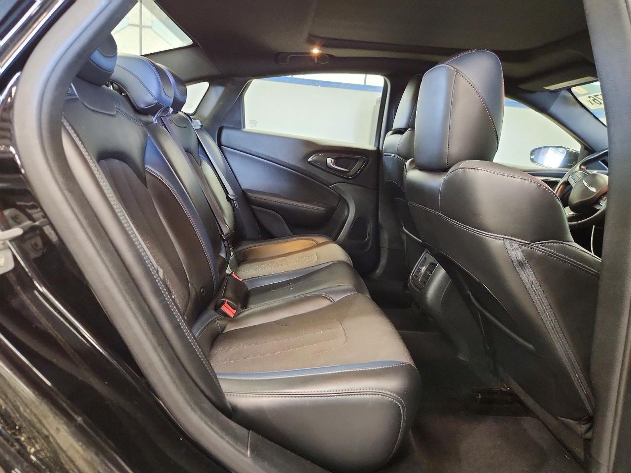 2015 CHRYSLER 200 — фото 10