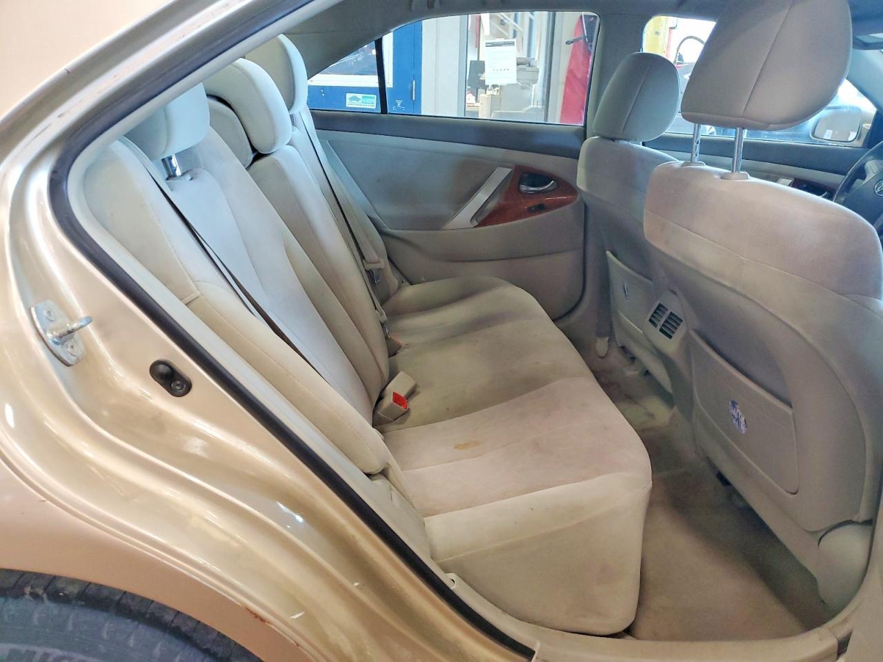 2011 TOYOTA CAMRY — фото 10