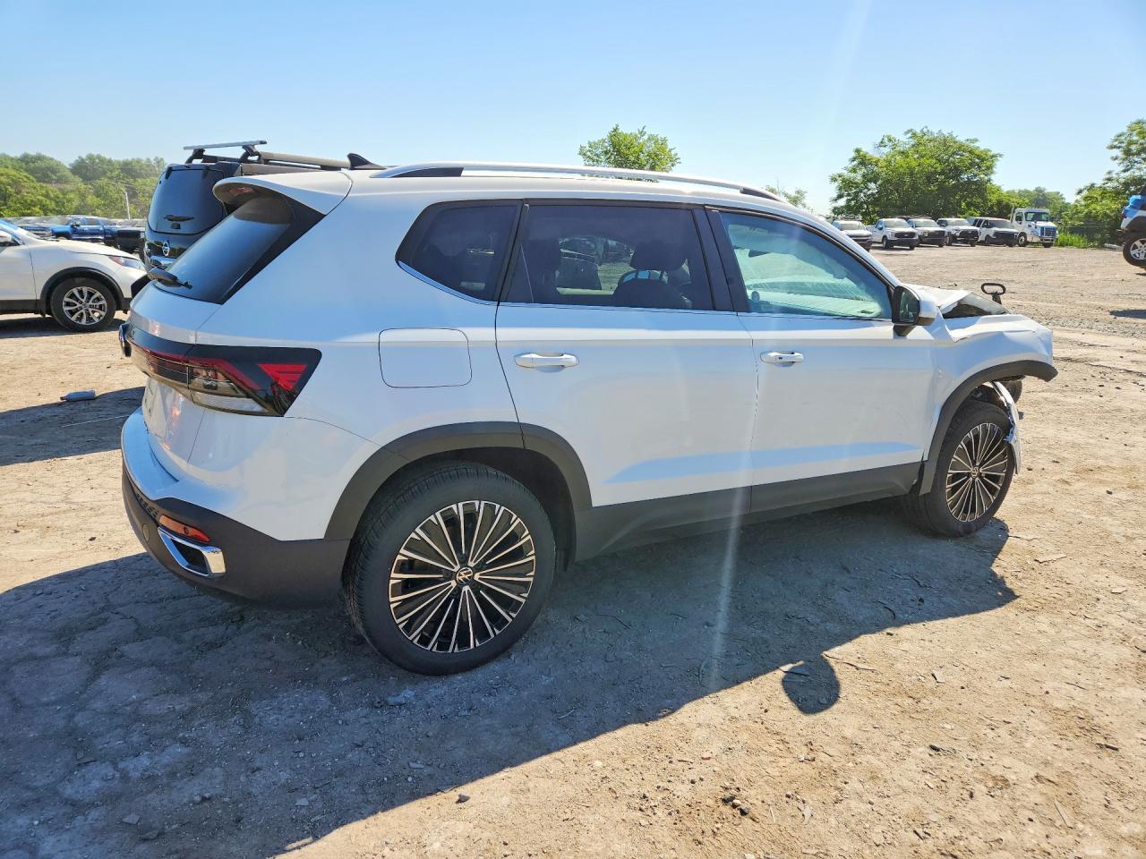VOLKSWAGEN TAOS