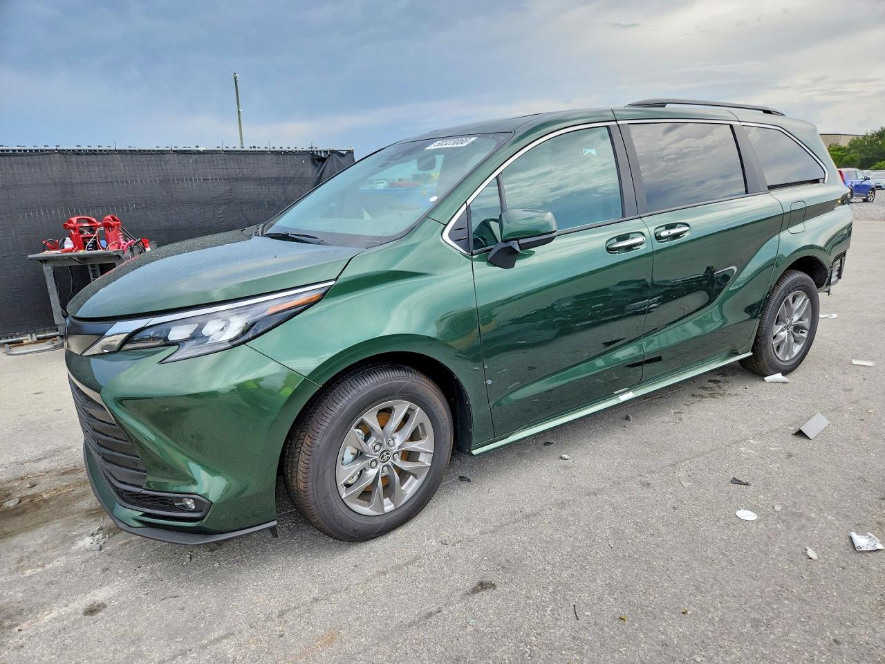 2026 TOYOTA SIENNA — фото 1