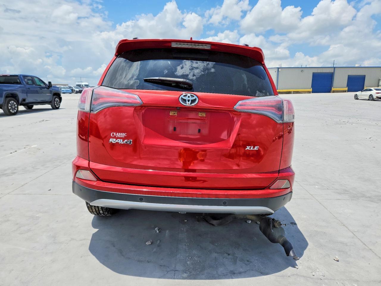 2017 TOYOTA RAV4 — фото 6