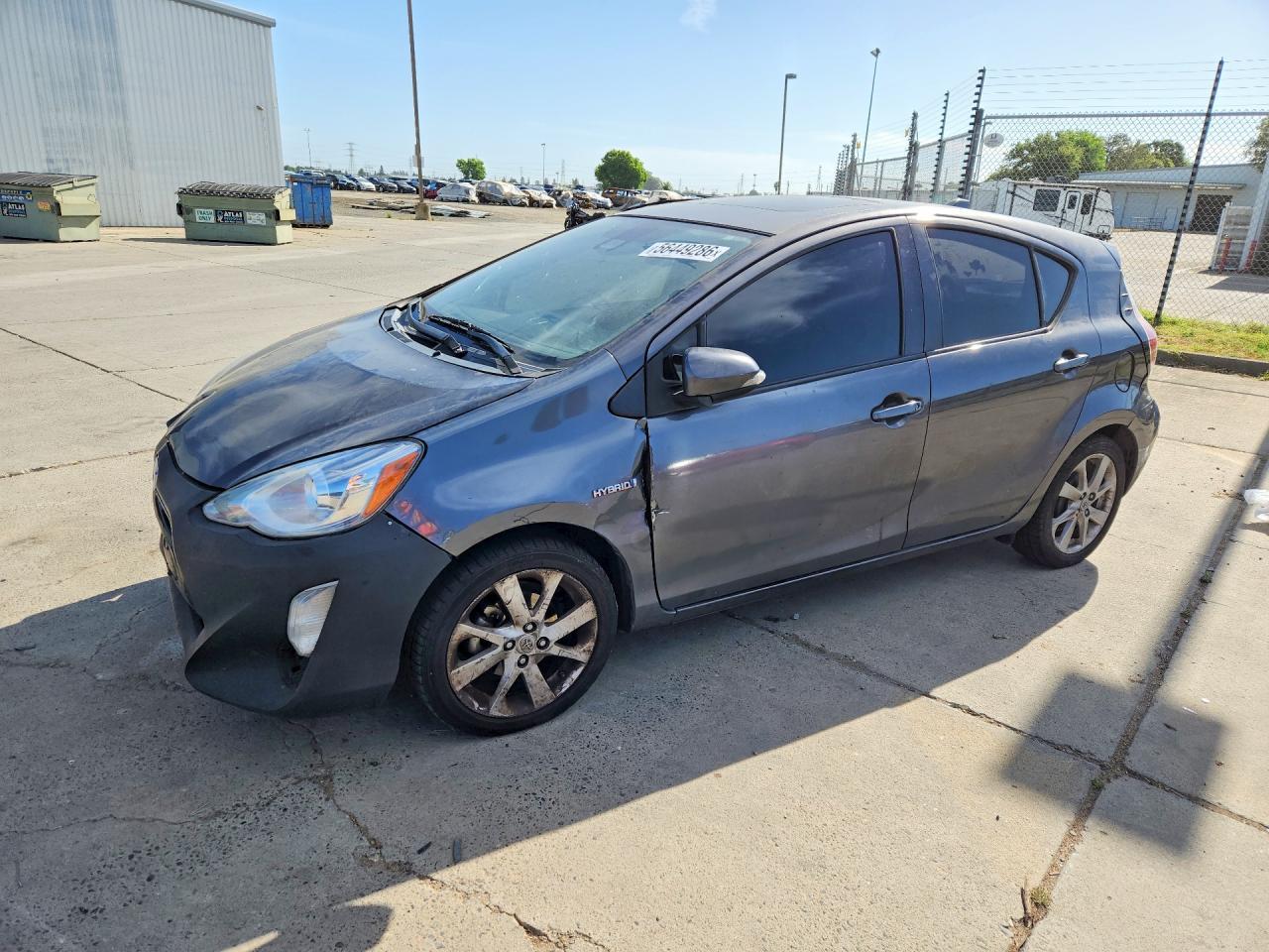 2016 TOYOTA PRIUS C — фото 1