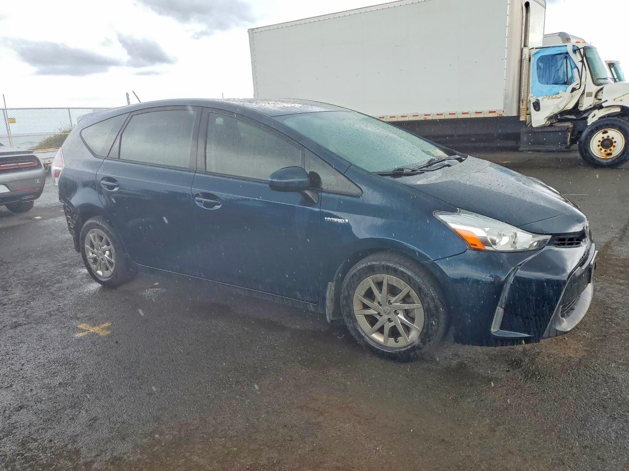 2017 TOYOTA PRIUS V — фото 4