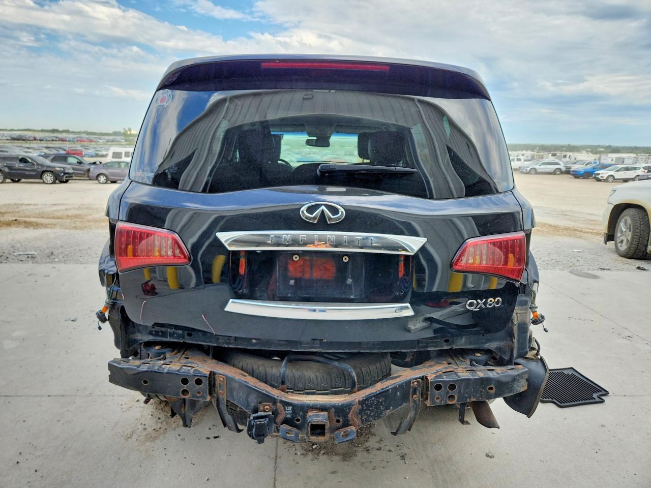 2017 INFINITI QX80 — фото 6