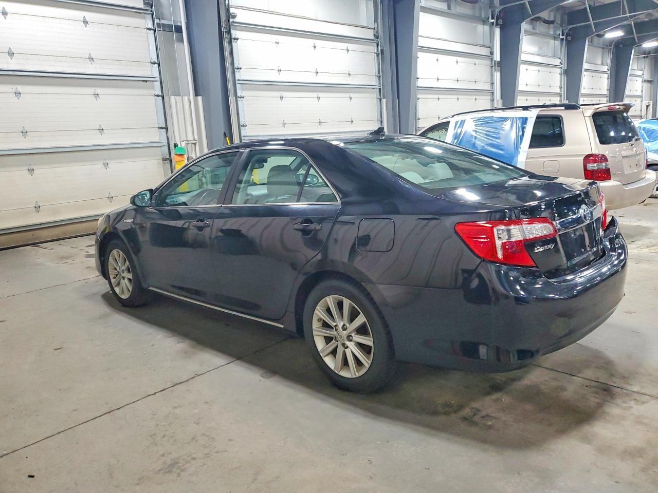 2013 TOYOTA CAMRY HYBRID — фото 2