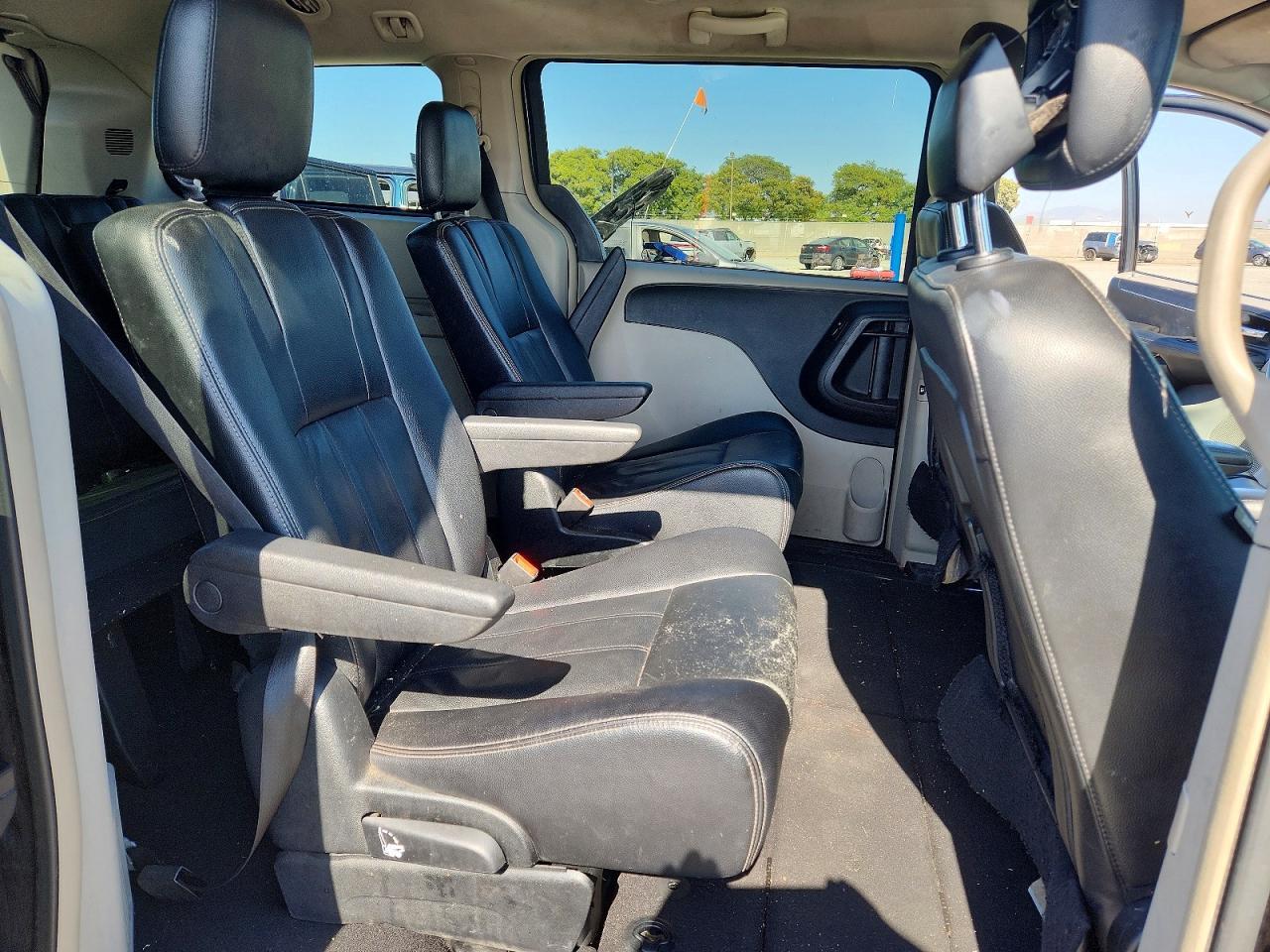 CHRYSLER TOWN & COUNTRY
