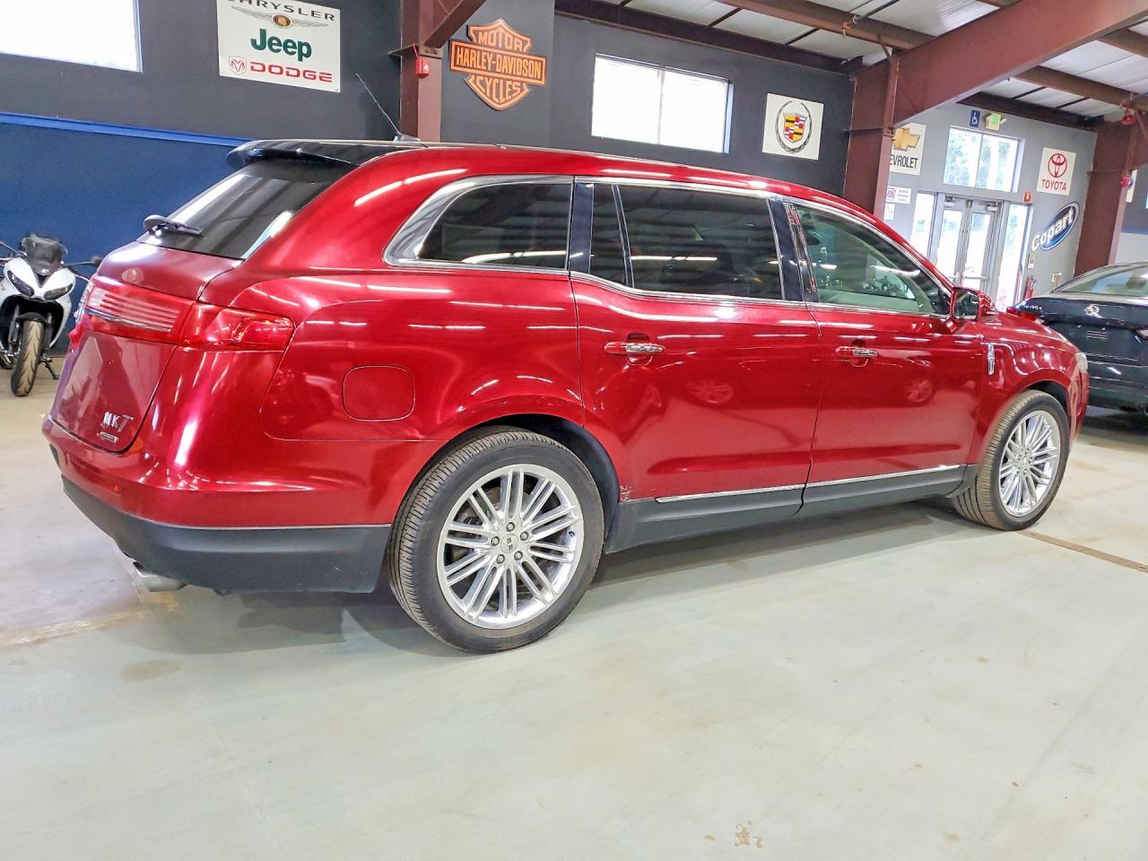 2016 LINCOLN MKT — фото 3