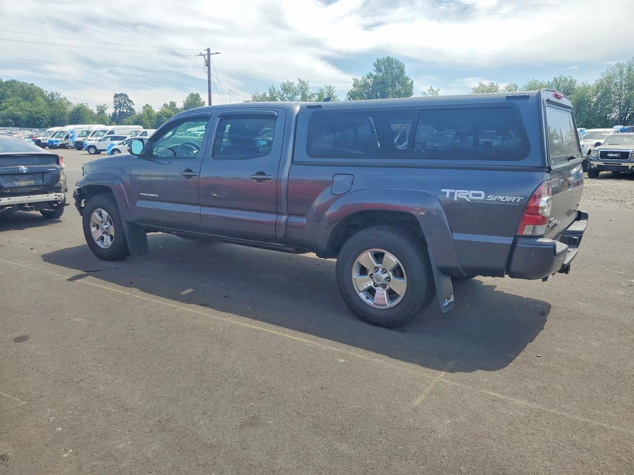 2015 TOYOTA TACOMA — фото 2